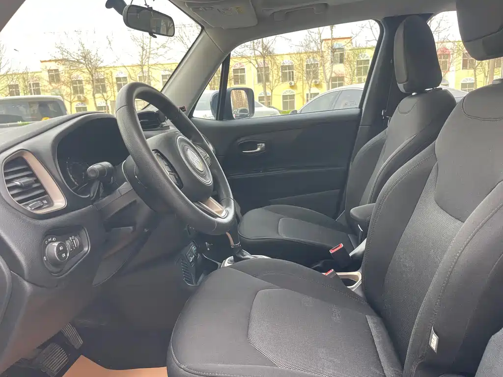 Jeep Jeep Cherokee 2018 Model Internet Big Screen Edition 180T Automatic High Performance Version 2018 - thumbnail 10