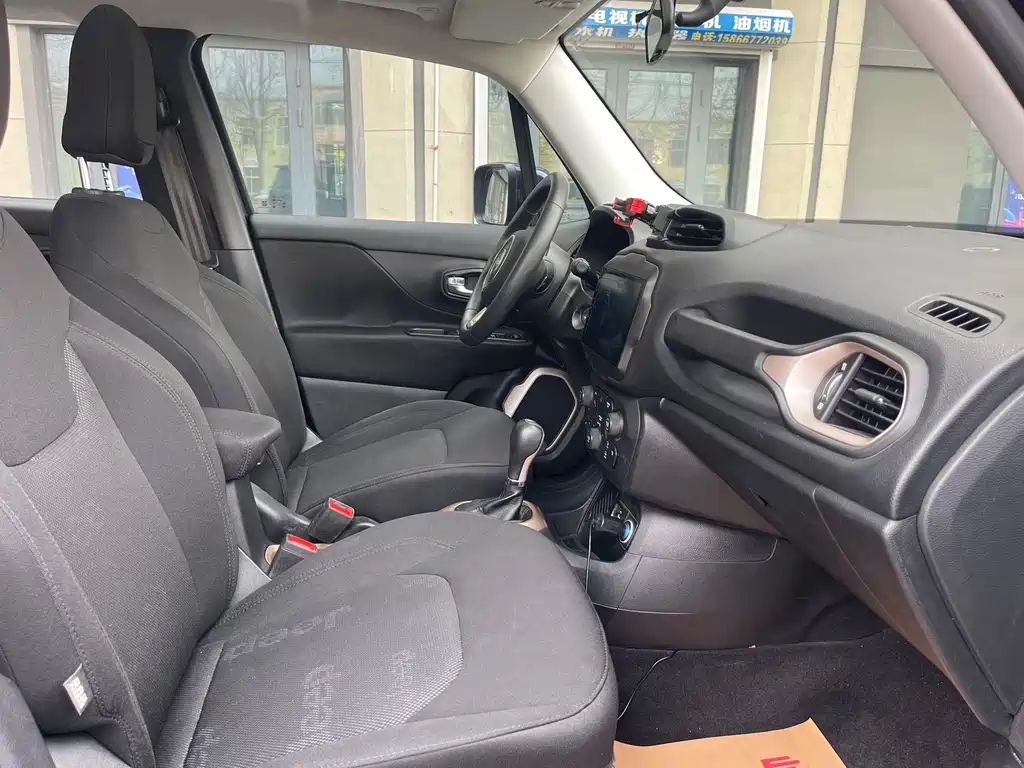 Jeep Jeep Cherokee 2018 Model Internet Big Screen Edition 180T Automatic High Performance Version 2018 - thumbnail 11