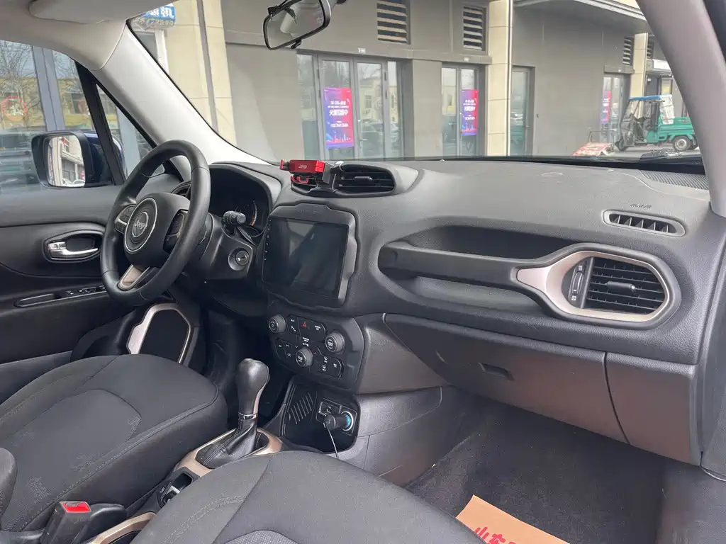 Jeep Jeep Cherokee 2018 Model Internet Big Screen Edition 180T Automatic High Performance Version 2018 - thumbnail 12
