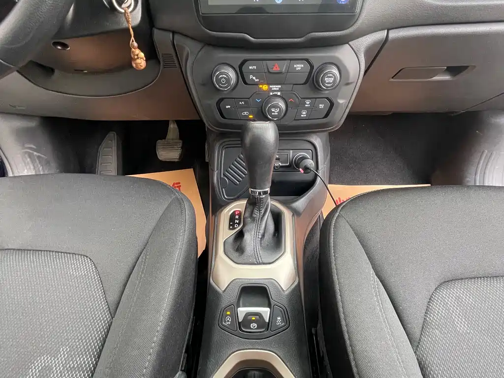 Jeep Jeep Cherokee 2018 Model Internet Big Screen Edition 180T Automatic High Performance Version 2018 - thumbnail 17