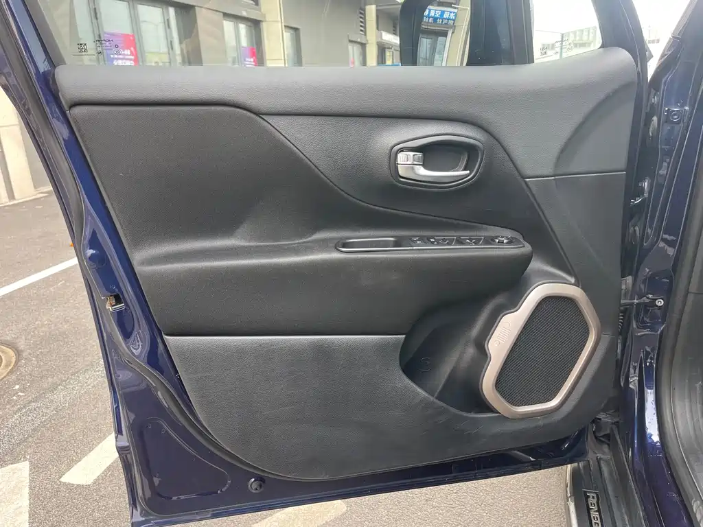 Jeep Jeep Cherokee 2018 Model Internet Big Screen Edition 180T Automatic High Performance Version 2018 - thumbnail 19
