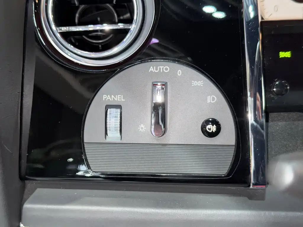 Rolls-Royce Ghost 2018 6.6T Long Wheelbase Edition 2019 - thumbnail 10