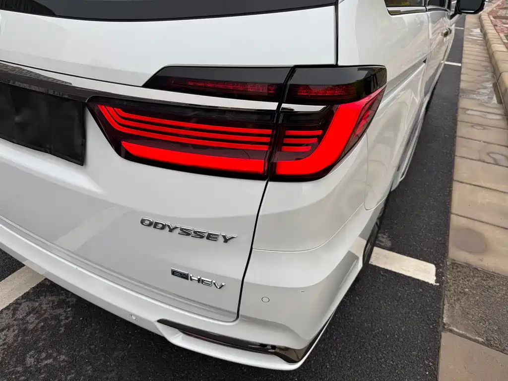 Honda Honda Odyssey 2024 2.0L e:HEV Elite Executive Edition 2023 - thumbnail 12