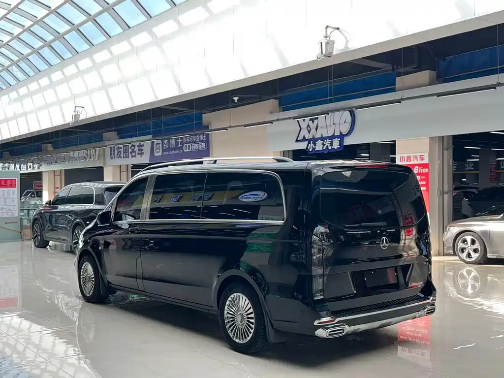 Mercedes-Benz Vito 2021 2.0T Elite 7-seater 2023 - thumbnail 4
