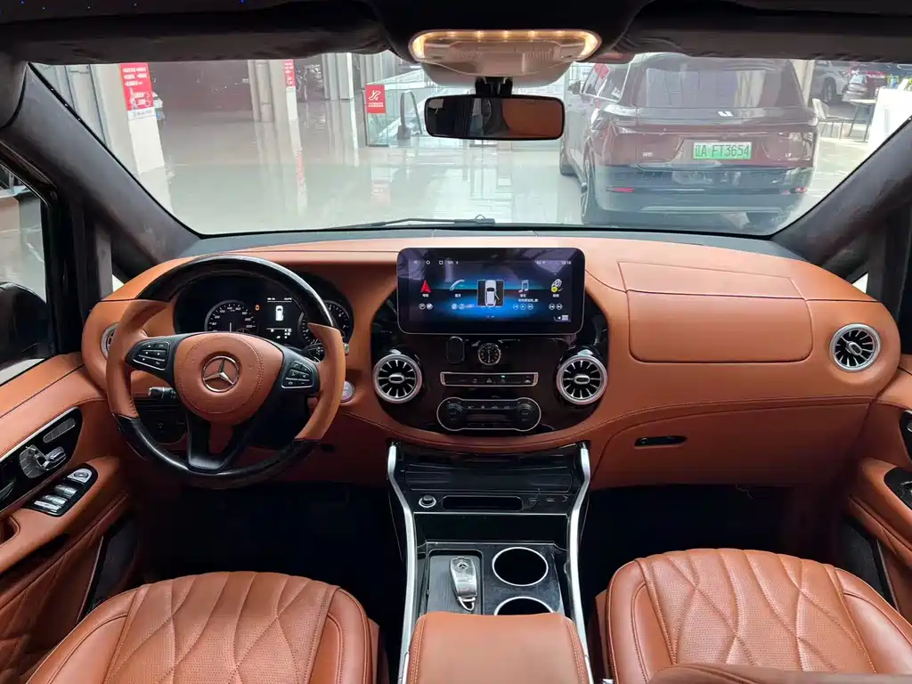Mercedes-Benz Vito 2021 2.0T Elite 7-seater 2023 - thumbnail 10