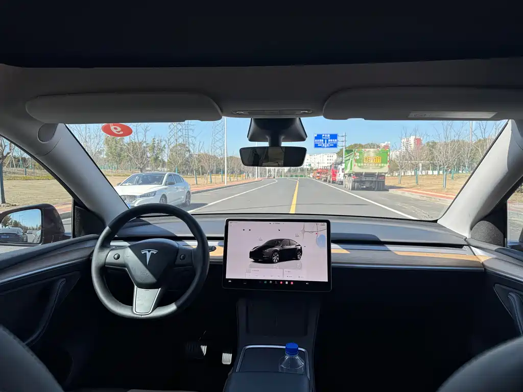 Tesla Model Y 2022 Rear-Wheel Drive 2023 - thumbnail 7