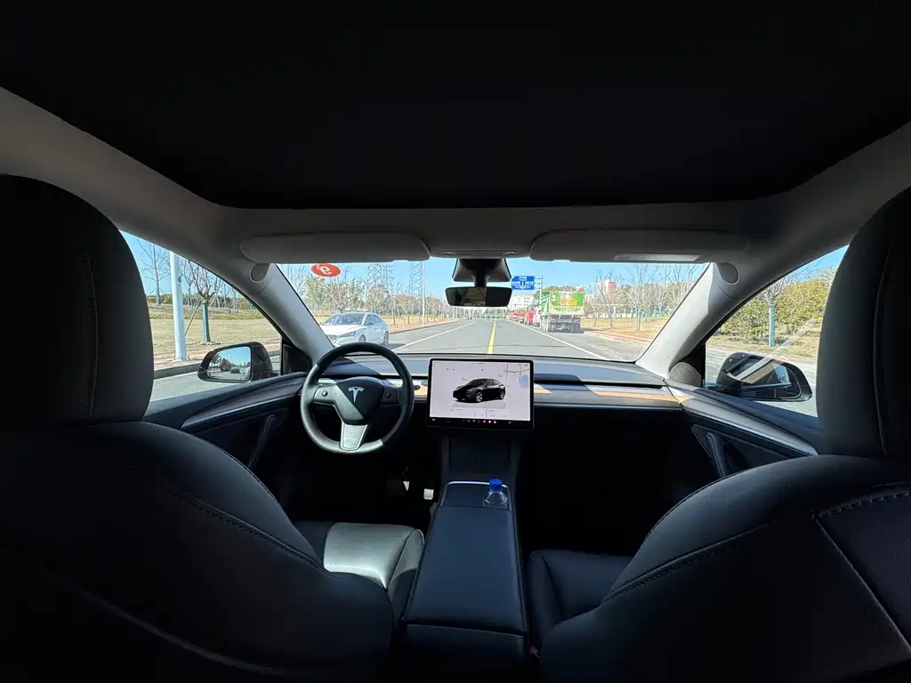 Tesla Model Y 2022 Rear-Wheel Drive 2023 - thumbnail 8