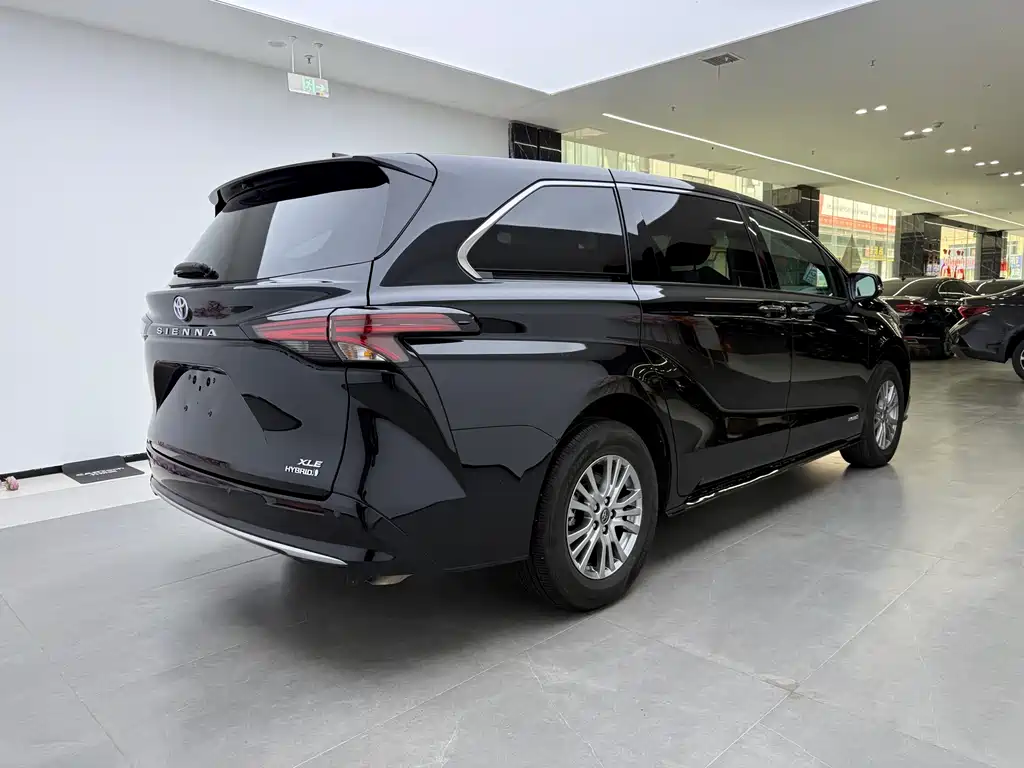 Toyota Toyota Sienna 2023 2.5L Hybrid Luxury Edition 2024 - thumbnail 3