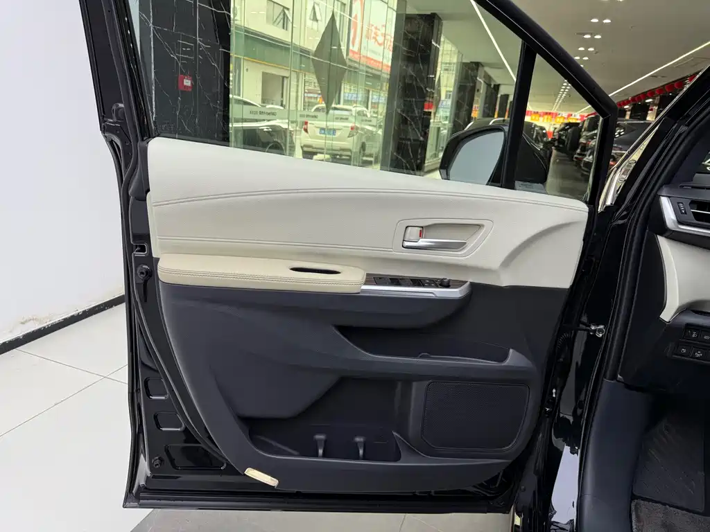 Toyota Toyota Sienna 2023 2.5L Hybrid Luxury Edition 2024 - thumbnail 8