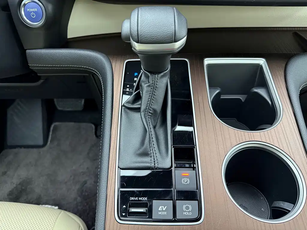Toyota Toyota Sienna 2023 2.5L Hybrid Luxury Edition 2024 - thumbnail 10