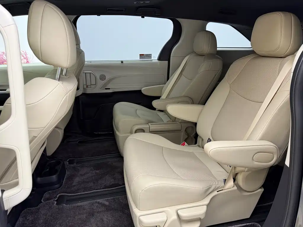 Toyota Toyota Sienna 2023 2.5L Hybrid Luxury Edition 2024 - thumbnail 13
