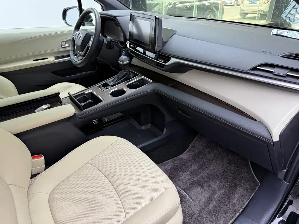 Toyota Toyota Sienna 2023 2.5L Hybrid Luxury Edition 2024 - thumbnail 14