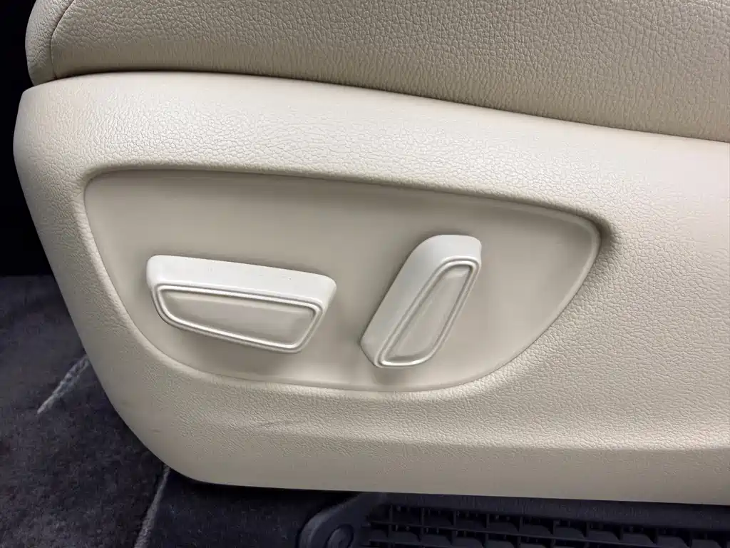 Toyota Toyota Sienna 2023 2.5L Hybrid Luxury Edition 2024 - thumbnail 16