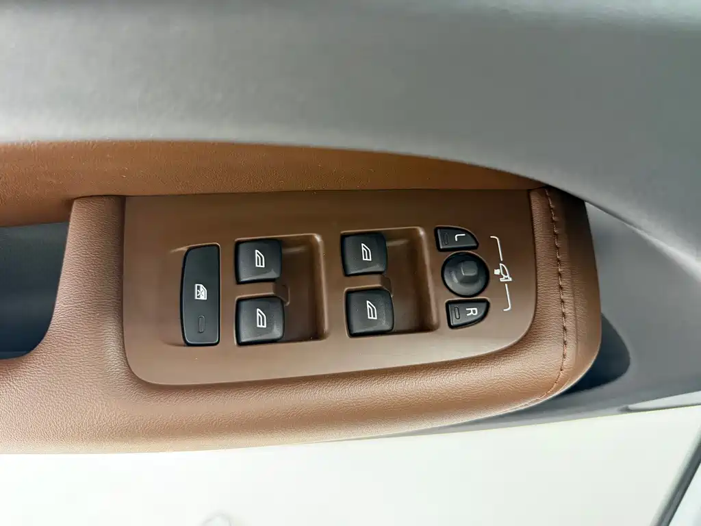Volvo Volvo XC60 Plug-in Hybrid 2019 T8 E-Drive Luxury Edition China VI 2019 - thumbnail 18