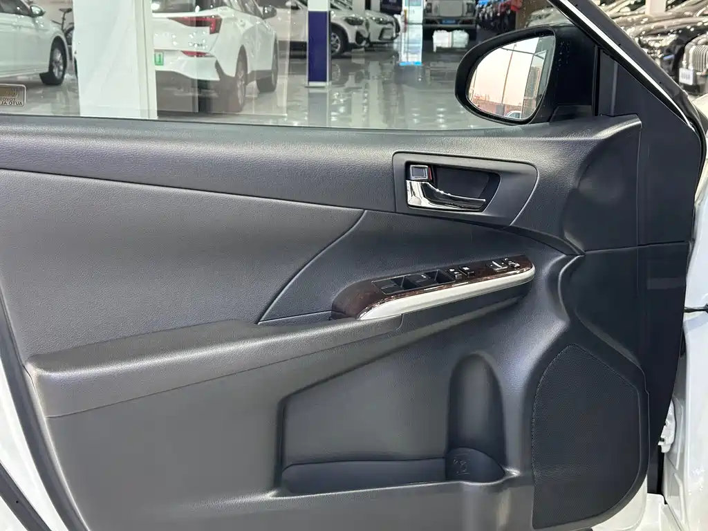 Toyota Toyota Camry 2016 2.0G 10th Anniversary Commemorative Leading Edition 2017 - thumbnail 24