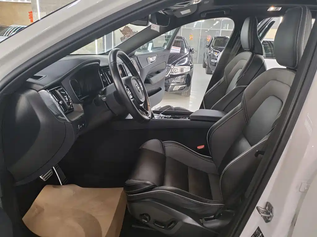 Volvo Volvo XC60 Plug-in Hybrid 2021 T8 E-Drive Intelligent Sport Edition 2020 - thumbnail 6