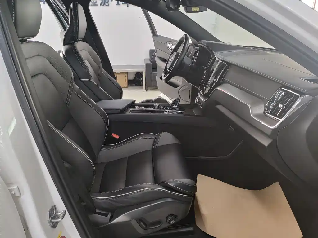 Volvo Volvo XC60 Plug-in Hybrid 2021 T8 E-Drive Intelligent Sport Edition 2020 - thumbnail 14