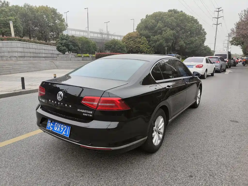 Volkswagen Magotan 2019 280TSI DSG Comfort Model VI 2019 - thumbnail 4