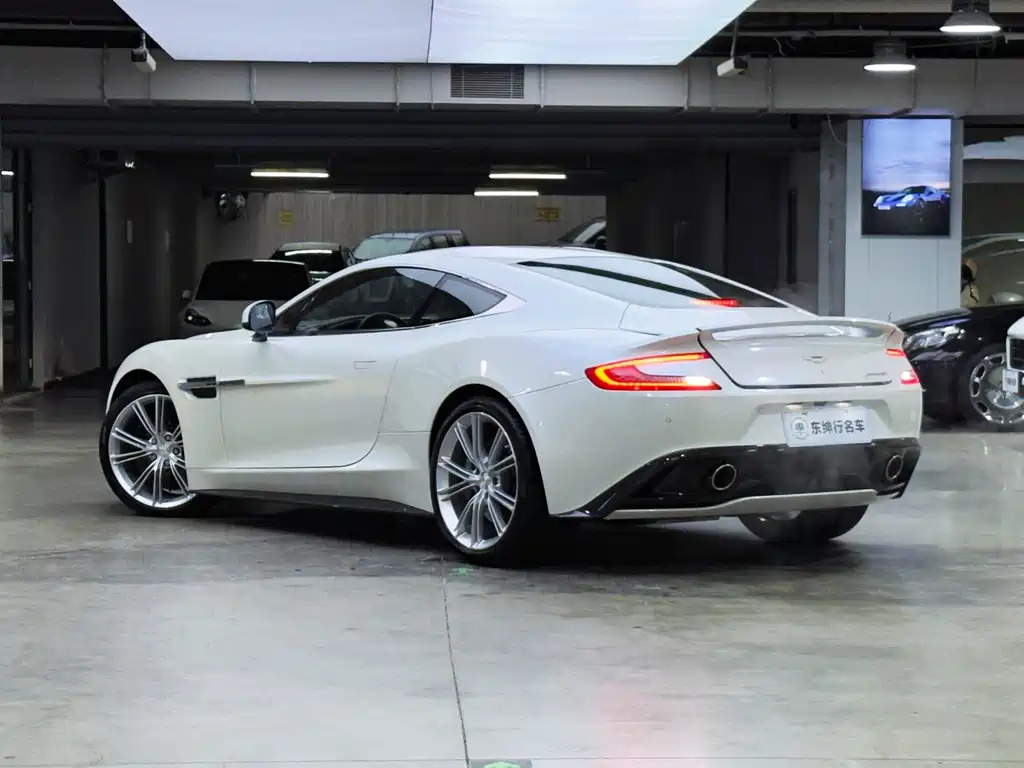 Aston Martin Aston Martin Vanquish 2013 6.0L Standard 2016 - thumbnail 4