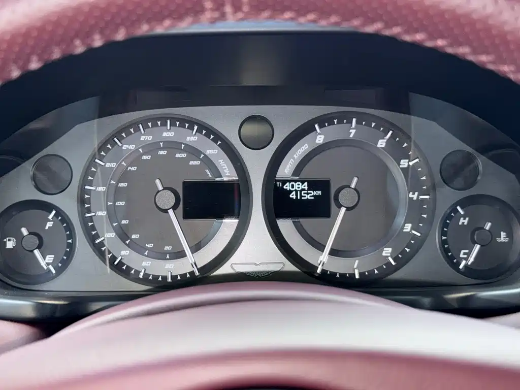 Aston Martin Aston Martin Vanquish 2013 6.0L Standard 2016 - thumbnail 9