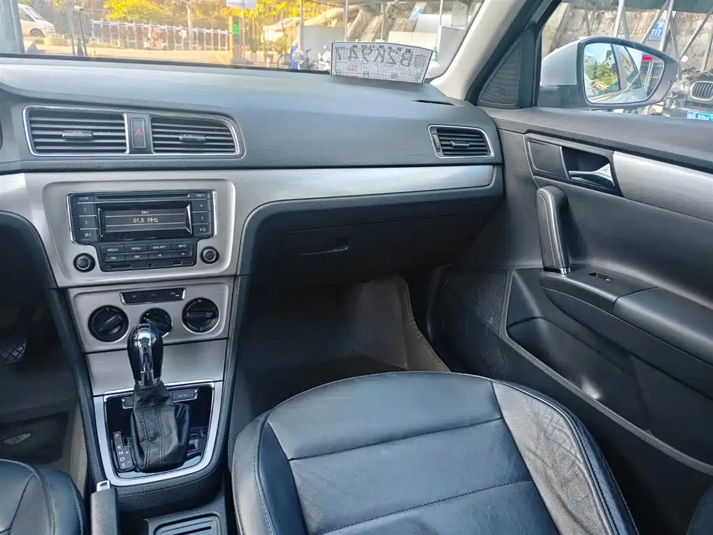 Volkswagen Volkswagen Lavida 2013 1.4TSI DSG Comfort Edition 2013 - thumbnail 10