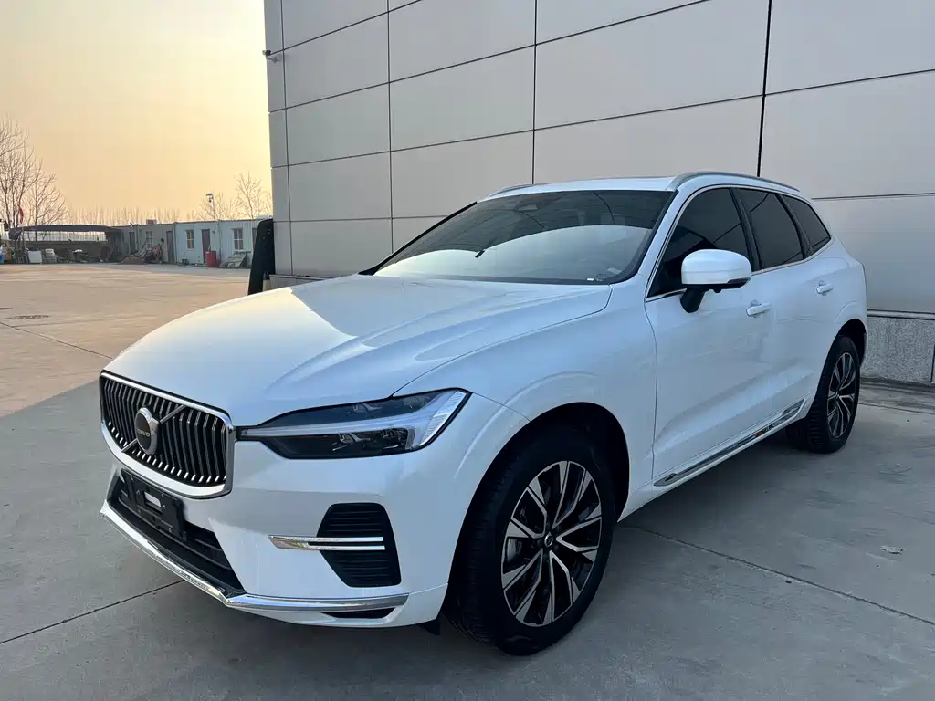 Volvo Volvo XC60 2023 B5 AWD Momentum Luxury Edition 2023