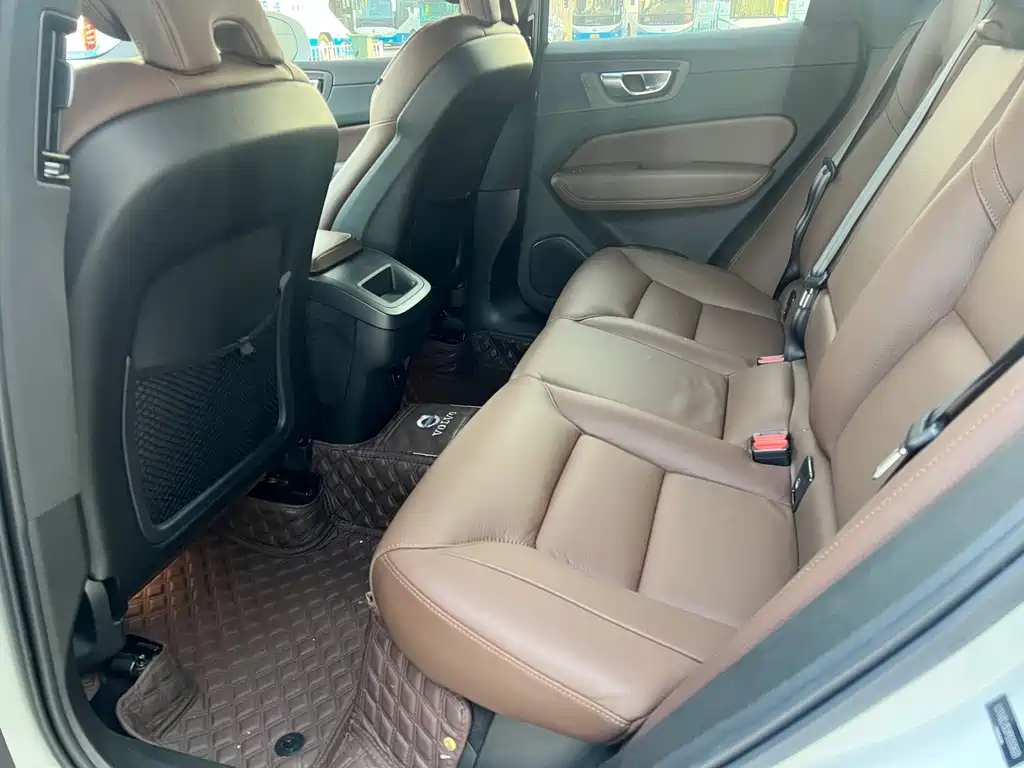 Volvo Volvo XC60 2023 B5 AWD Momentum Luxury Edition 2023 - thumbnail 9