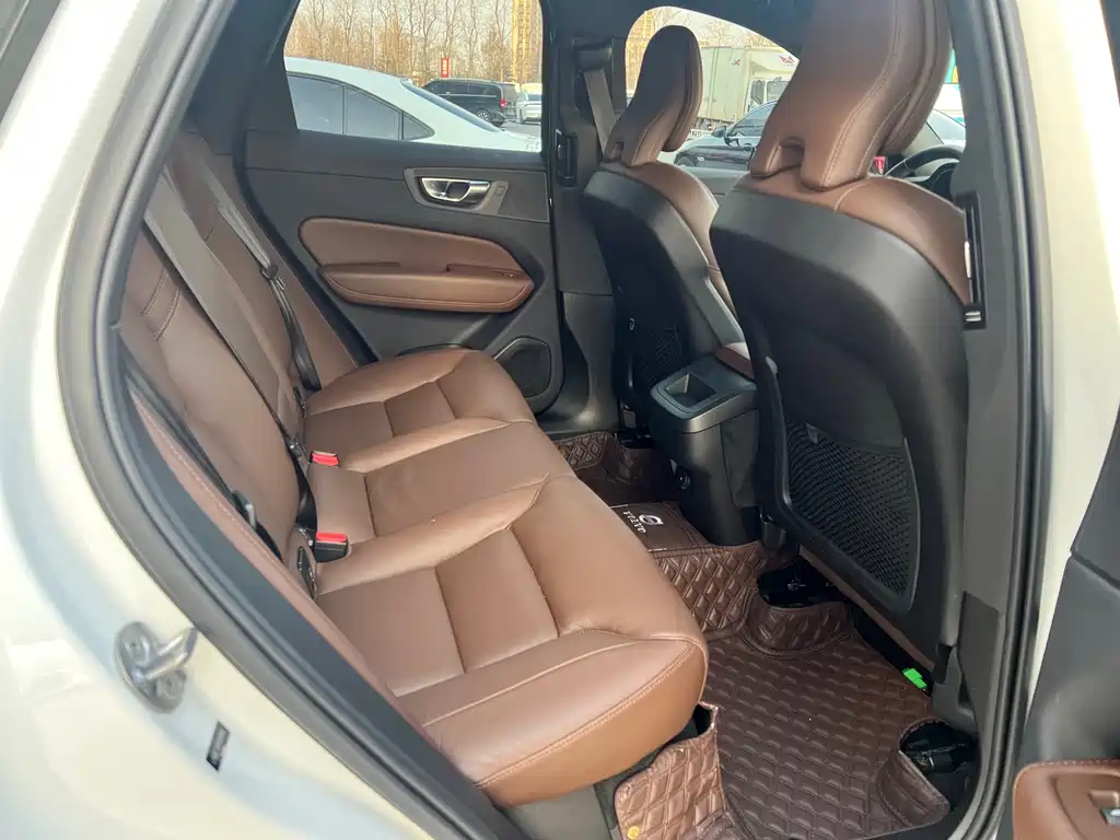 Volvo Volvo XC60 2023 B5 AWD Momentum Luxury Edition 2023 - thumbnail 11