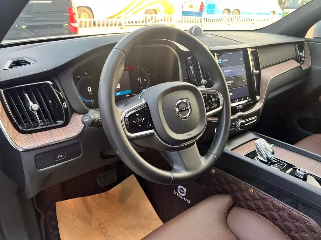 Volvo Volvo XC60 2023 B5 AWD Momentum Luxury Edition 2023 - thumbnail 12