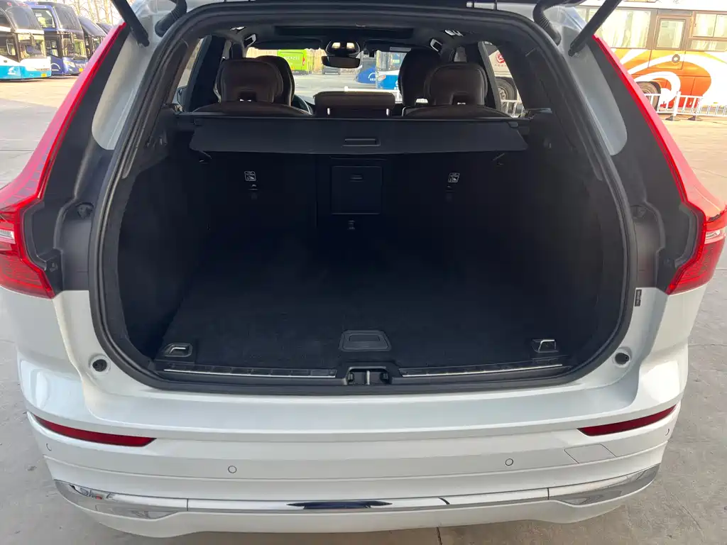 Volvo Volvo XC60 2023 B5 AWD Momentum Luxury Edition 2023 - thumbnail 13