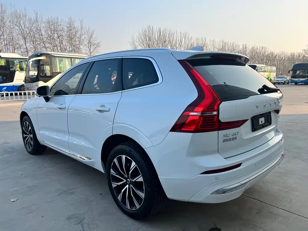 Volvo Volvo XC60 2023 B5 AWD Momentum Luxury Edition 2023 - thumbnail 14