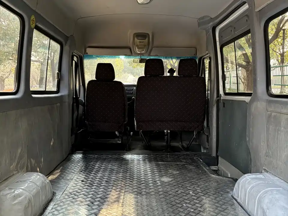 Iveco IVECO Daily 2017 2.5T Classic A37 High Roof 7-seater 47Z5 2018 - thumbnail 5