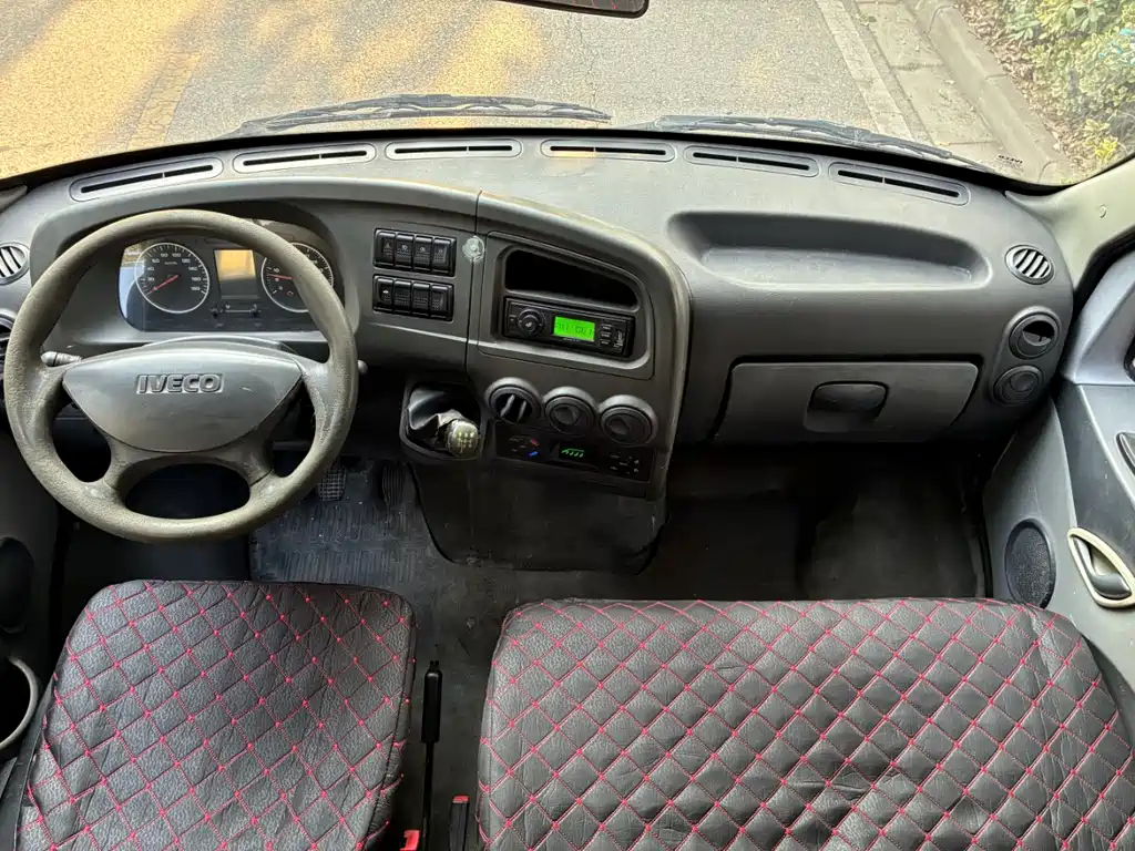 Iveco IVECO Daily 2017 2.5T Classic A37 High Roof 7-seater 47Z5 2018 - thumbnail 6