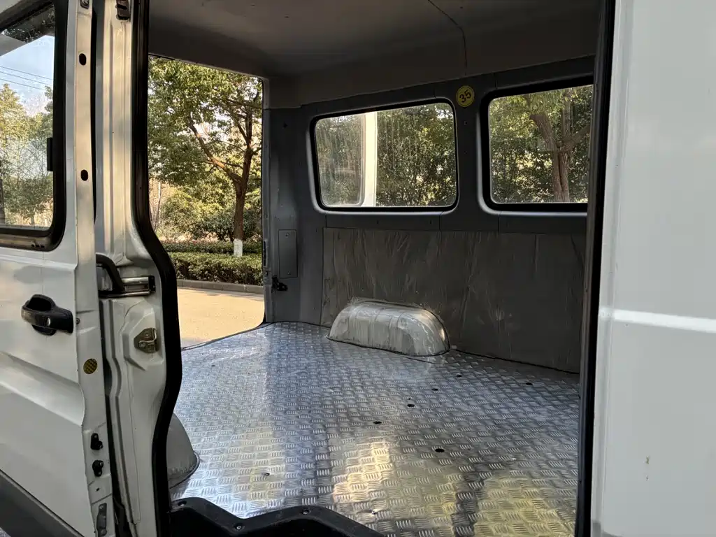 Iveco IVECO Daily 2017 2.5T Classic A37 High Roof 7-seater 47Z5 2018 - thumbnail 9