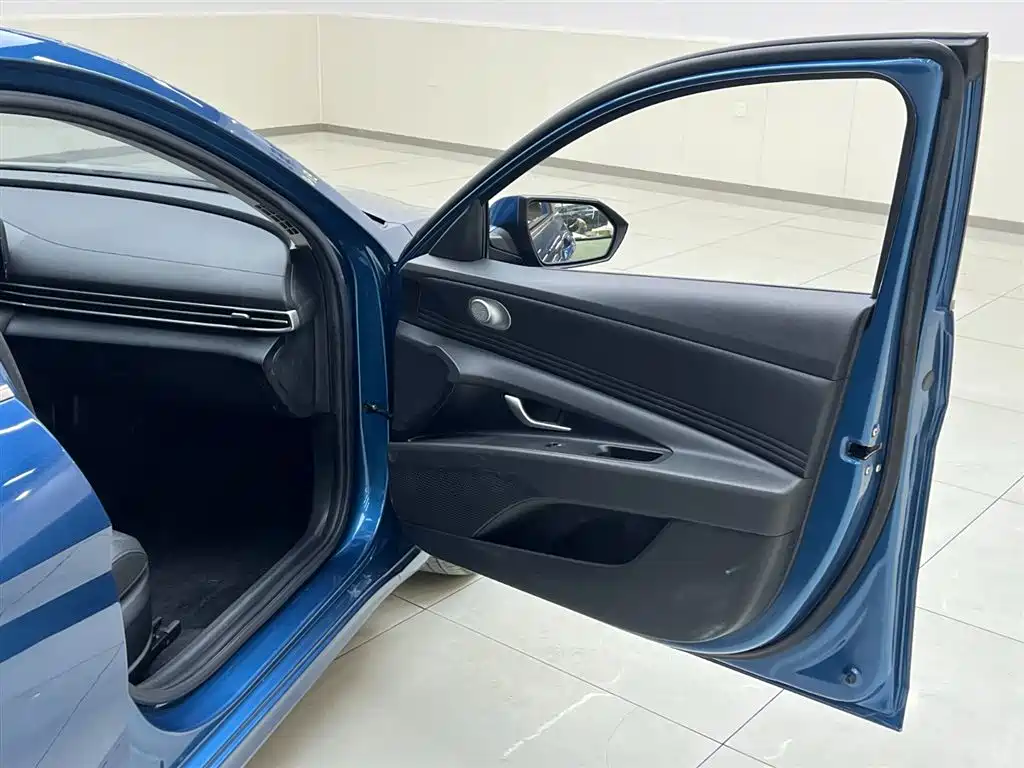 Hyundai Hyundai Elantra 2021 1.5L CVT LUX Premium Edition 2021 - thumbnail 15