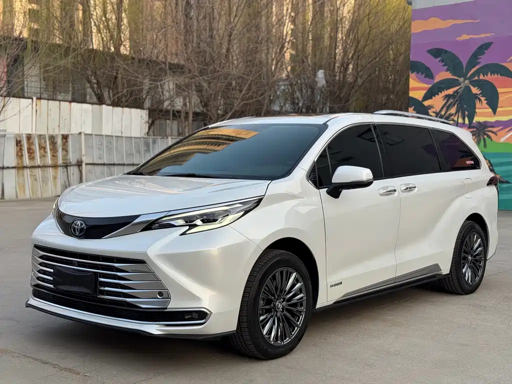 Toyota Toyota Sienna 2021 2.5L Hybrid Platinum Edition 2022
