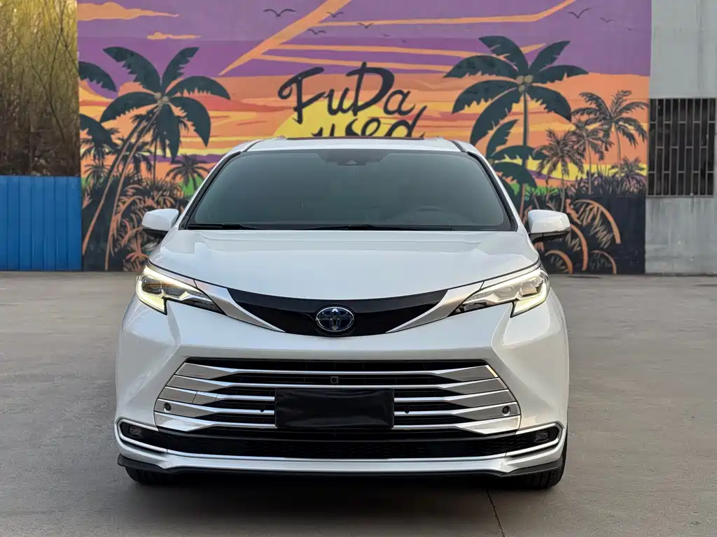 Toyota Toyota Sienna 2021 2.5L Hybrid Platinum Edition 2022 - thumbnail 2