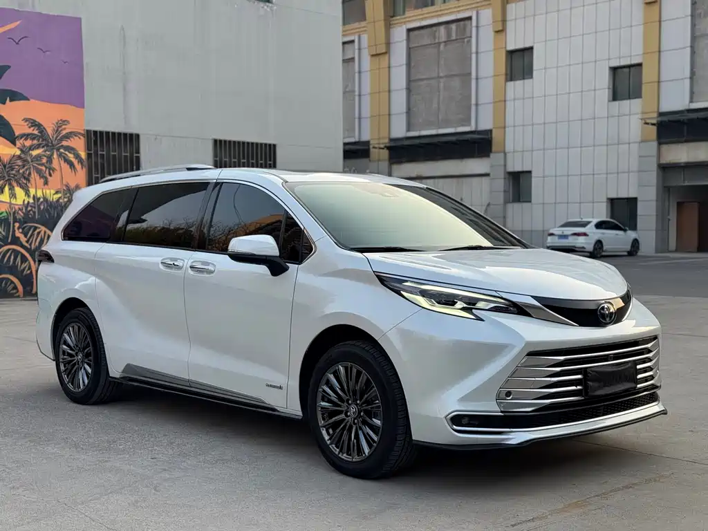 Toyota Toyota Sienna 2021 2.5L Hybrid Platinum Edition 2022 - thumbnail 3