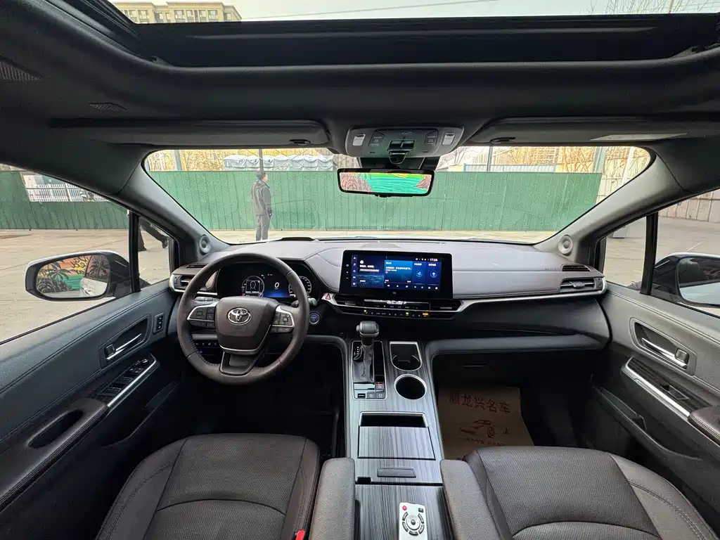 Toyota Toyota Sienna 2021 2.5L Hybrid Platinum Edition 2022 - thumbnail 6
