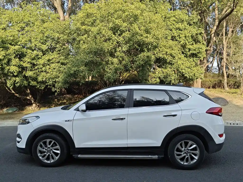 Hyundai Hyundai Tucson 2015 1.6T DCT 2WD Smart Edition 2016 - thumbnail 4