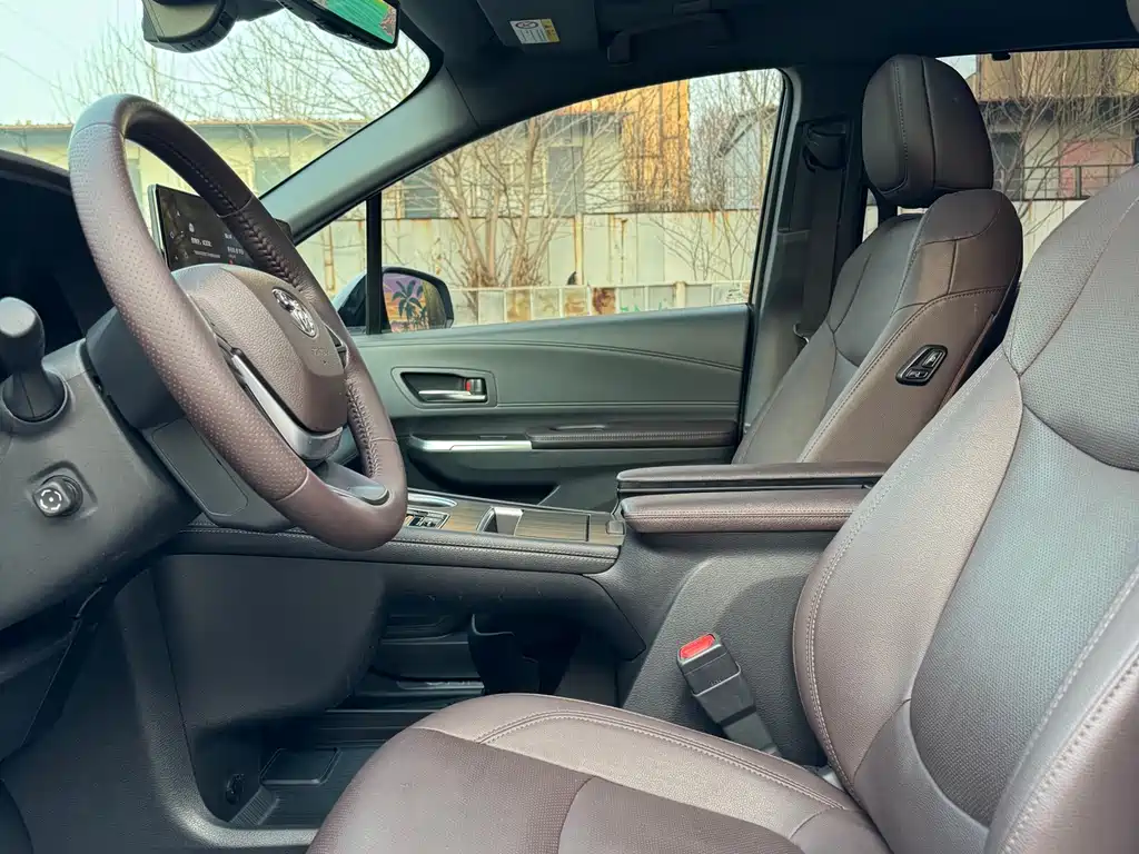 Toyota Toyota Sienna 2021 2.5L Hybrid Platinum Edition 2022 - thumbnail 7