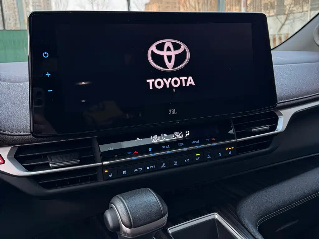 Toyota Toyota Sienna 2021 2.5L Hybrid Platinum Edition 2022 - thumbnail 16