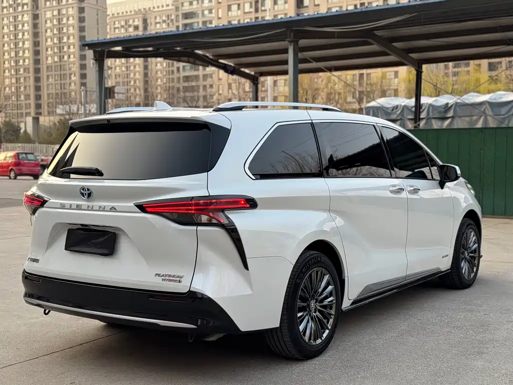 Toyota Toyota Sienna 2021 2.5L Hybrid Platinum Edition 2022 - thumbnail 21