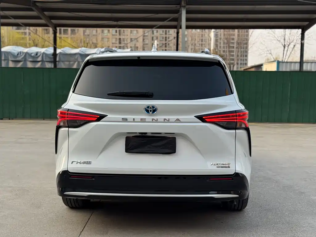 Toyota Toyota Sienna 2021 2.5L Hybrid Platinum Edition 2022 - thumbnail 22