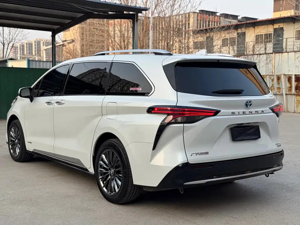 Toyota Toyota Sienna 2021 2.5L Hybrid Platinum Edition 2022 - thumbnail 23