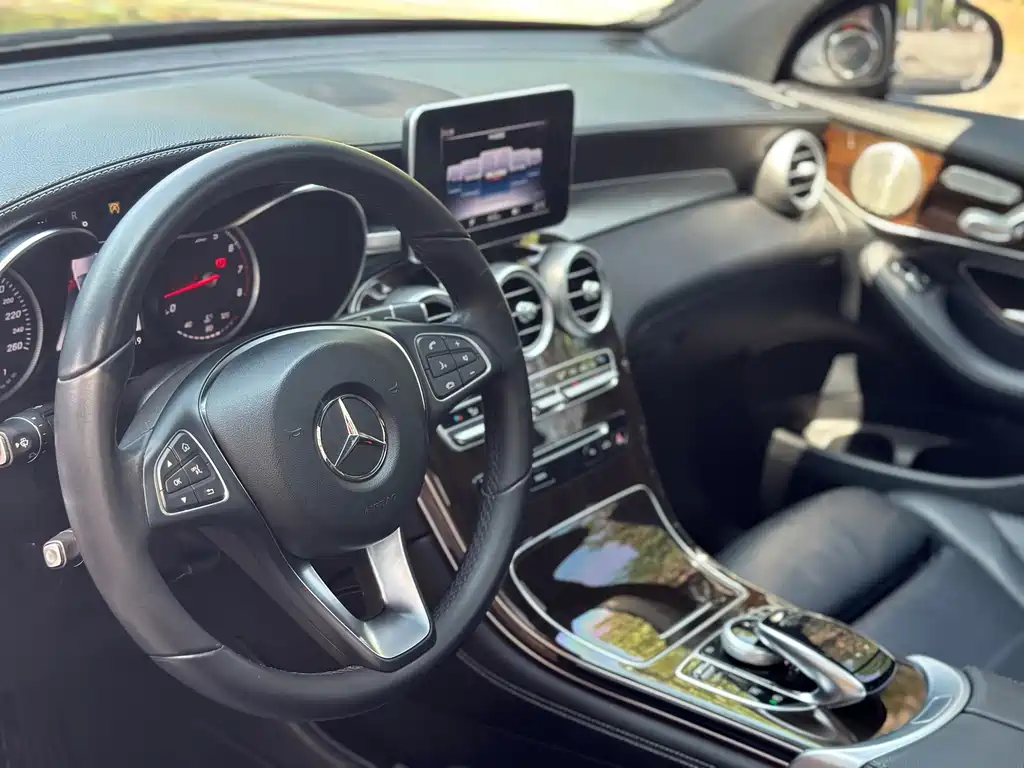Mercedes-Benz Mercedes-Benz GLC 2018 Facelift GLC 260 4MATIC Luxury Edition 2018 - thumbnail 4