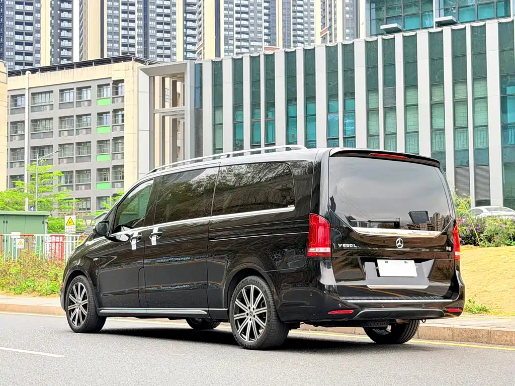 Mercedes-Benz Mercedes-Benz V-Class 2022 V 260 L Long Wheelbase Luxury Edition 2023 - thumbnail 3