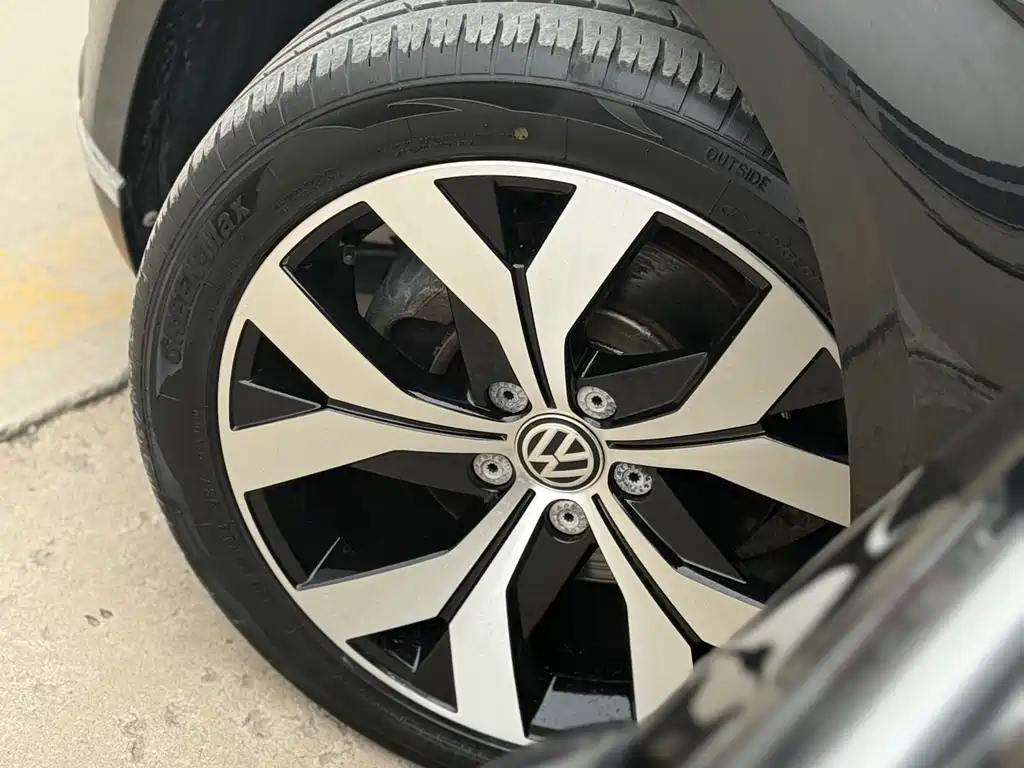 Volkswagen Magotan 2018 330TSI DSG Premium Edition 2019 - thumbnail 4