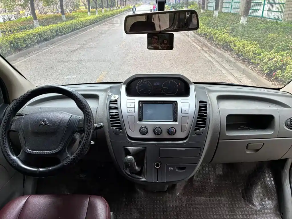 Maxus MAXUS V80 2014 2.5T Short Wheelbase Low Roof 2014 - thumbnail 8