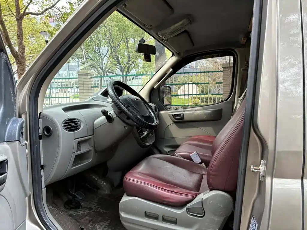 Maxus MAXUS V80 2014 2.5T Short Wheelbase Low Roof 2014 - thumbnail 9